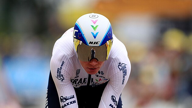 Chris Froome na trati prvn ze dvou asovek Tour de France.