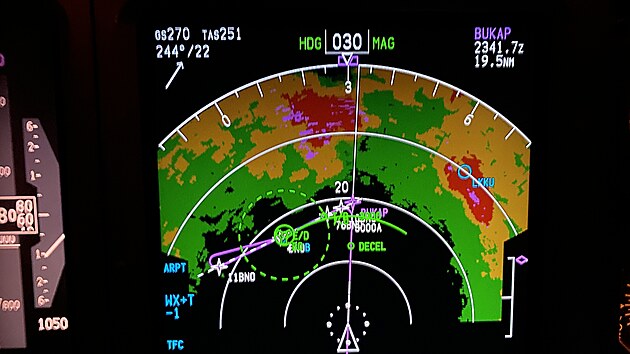 Boukov mraky na radaru Boeingu 737 nad jihem Moravy krtce ped derem tornda ve tvrtek 24. ervna 2021. 