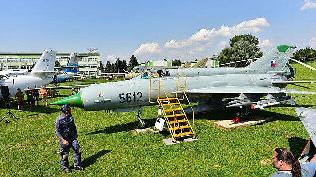 V Leteckém muzeu v Kunovicích zrenovovali legendární stíhačku MIG 21MF (červen 2021).