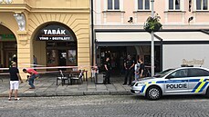 Muž držel ženu v jednom z obchodů na hlavním českobudějovickém náměstí. (30. 6.... | na serveru Lidovky.cz | aktuální zprávy