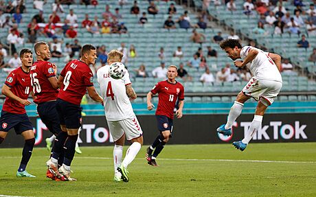 Thomas Delaney (Dánsko) dává gól ve tvrtfinále Eura proti esku.