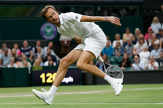 Daniil Medvedv bhem osmifinále Wimbledonu