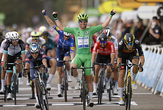 Cavendish se raduje v cíli desáté etapy Tour de France 2021.