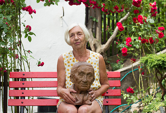 Helena Drdová vechny své skulptury uhntla z hlíny a pak je zpravidla nechala...