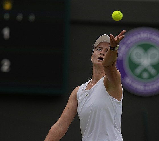 Barbora Krejčíková během osmifinále Wimbledonu.