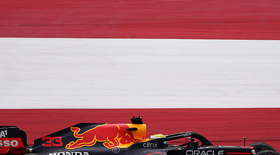 Max Verstappen z Red Bullu v tréninku na Velkou cenu Rakouska