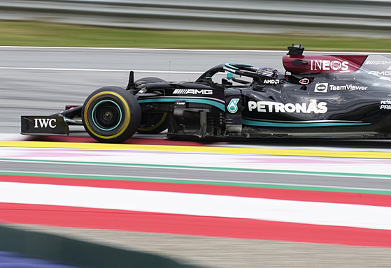 Lewis Hamilton ze stáje Mercedes bhem Velké ceny Rakouska F1
