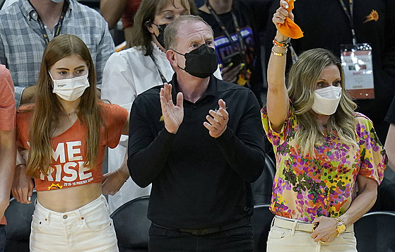 Robert Sarver, majitel Phoenix Suns, je nadený ze druhého finále NBA.