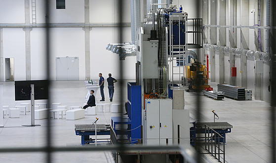 Výrobní hala žárové zinkovny MEA, ve které budou pracovat tři stovky vězňů ze...