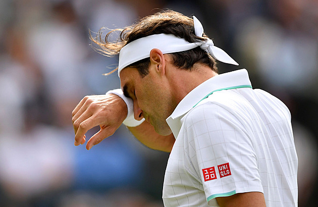 Djokovič je ve Wimbledonu v semifinále, Federer končí s kanárem