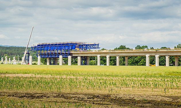 Rozestavná dálnice D3 v ervnu 2021 nedaleko Budjovic