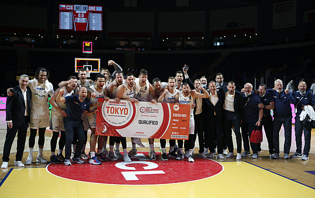 Fantastický úspěch! Basketbalisté nedali Řekům šanci a zahrají si na olympiádě
