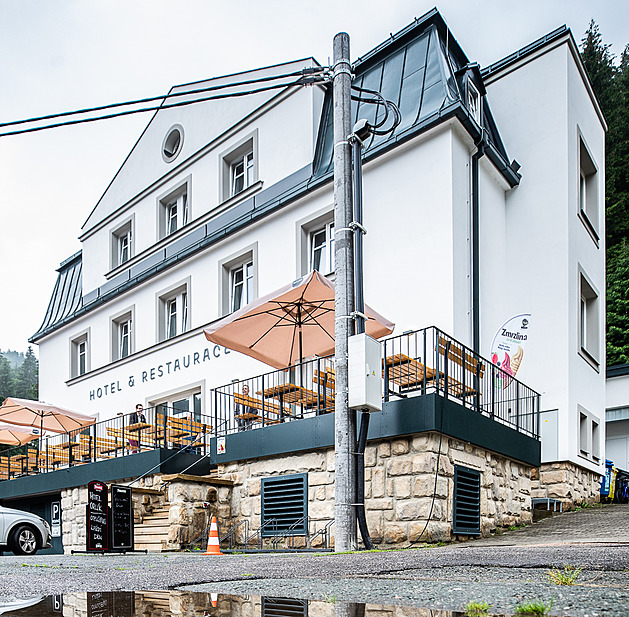 Hotel Orlík ve Stmenském podhradí u vstupu do Teplických skal (25. 6. 2021)