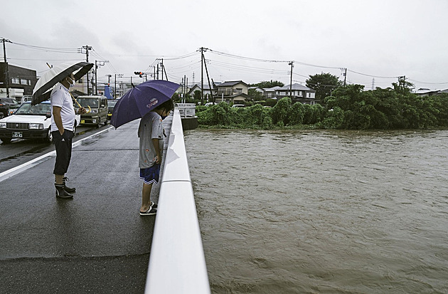 Tajfun ženoucí se na Japonsko straší pořadatele olympiády. Již podruhé mění program veslařů