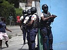 Haitská policie identifikovala 28 len komanda, které podle ní zavradilo...