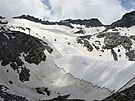 V Itálii klimatologové zakrývají ledovec dlouhými pásy geotextilie. (1....
