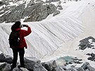 ena si fotí zahalený ledovec Presena. (1. ervence 2012)