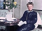 Baronka Bertha von Suttnerová na kolorované fotografii z roku 1912.