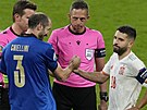 Giorgio Chiellini a Jordi Alba po losu penaltového rozstelu v semifinále...