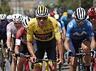 Mathieu van der Poel vede skupinu uprchlík v sedmé etap Tour de France.
