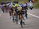 Wout van Aert vede skupinu uprchlík v sedmé etap Tour de France.