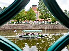 Loď Smiřice vozí turisty na Labi v Hradci Králové (24. 6. 2021) 