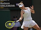 Barbora Krejíková bhem osmifinále Wimbledonu.
