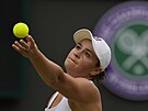 Australanka Ashleigh Bartyová bhem osmifinále Wimbledonu.