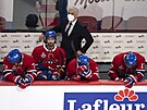 Trenér Montreal Canadiens Dominique Ducharme a jeho zdrcení svenci Tyler...