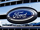 Logo Fordu zstává po staletí v podstat stejné.