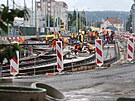 Nov tramvajov kolejit vznik v sousedstv vozovny v Plzni na Slovanech. (7....