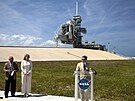 Slavnostní pedání rampy LC-39A spolenosti SpaceX. Zleva: Charles Bolden,...