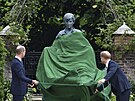 Princ William a princ Harry na odhalení sochy princezny Diany v zahrad...