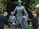 Princ William a princ Harry na odhalení sochy princezny Diany (Londýn, 1....