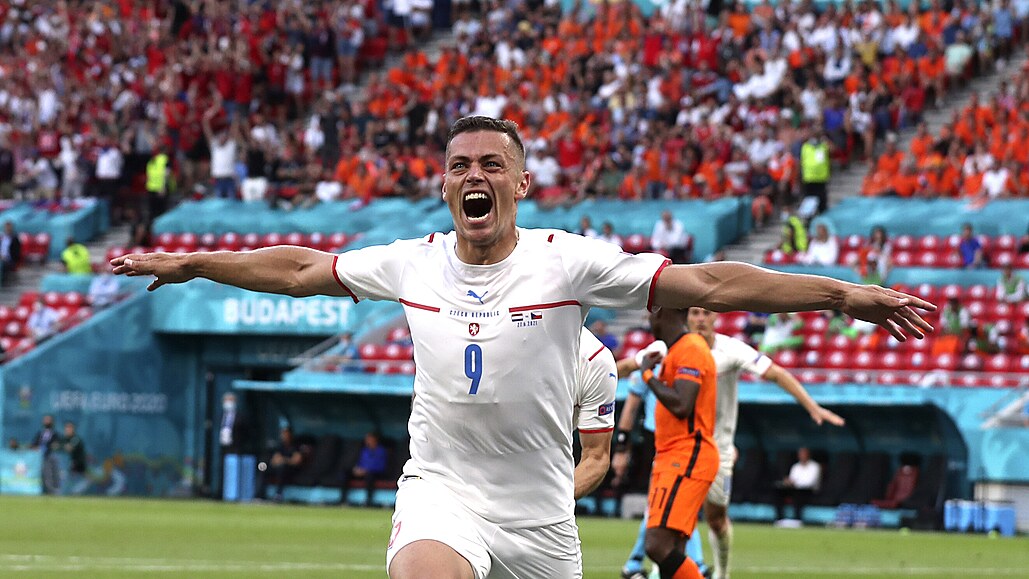 Tomá Hole oslavuje gól v osmifinále ME proti Nizozemsku.