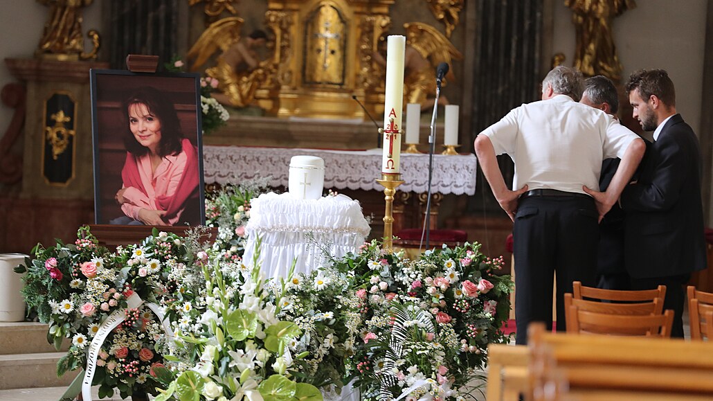 Ve Šlapanicích se lidé loučí s herečkou Libuší Šafránkovou