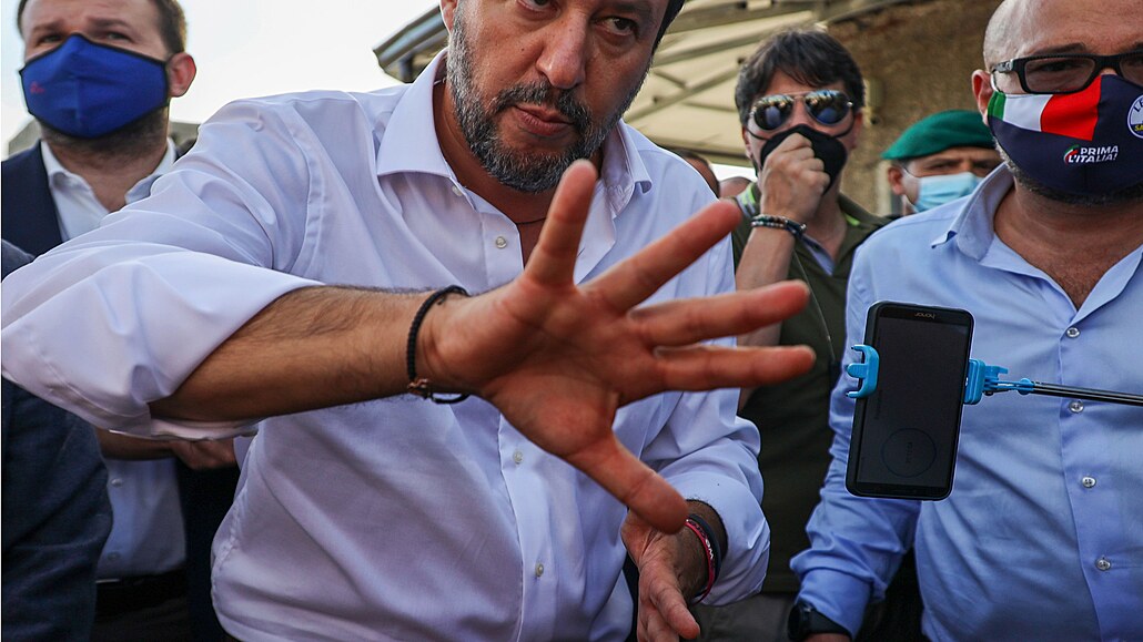 éf strany Liga Matteo Salvini komentuje vyetování násilí ve vzení Santa...