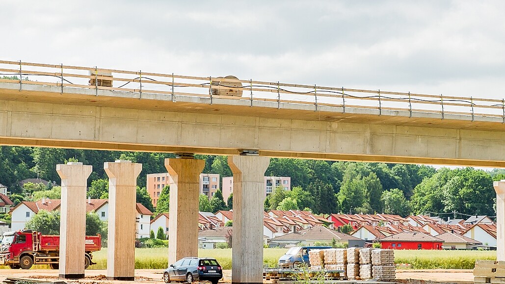 Rozestavěná dálnice D3 v červnu 2021 nedaleko Budějovic.