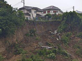 Po nkolika dnech silných de udeily v Japonsku záplavy. Dolo také k...