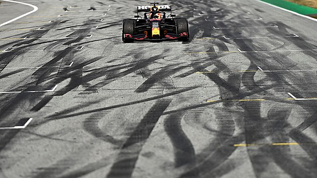 Max Verstappen ze stje Red Bull ve svm monopostu po vtzstv na Velk cen Rakouska Formule 1