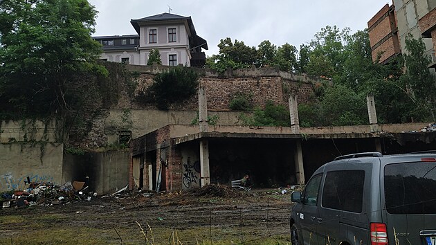 V Teplicích začala demolice ruiny nedostavěného lázeňského komplexu v Mlýnské ulici.