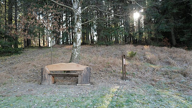 V nejrůznějších lokalitách v Ratiboři vzniklo celkem 18 laviček a odpočívadel. Každé místo má svého patrona, který se o něj stará.