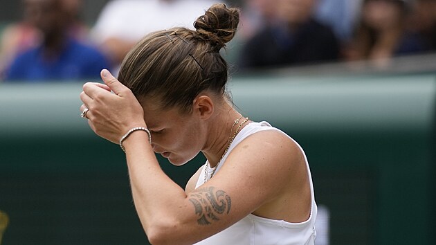 Karolna Plkov smutn v semifinle Wimbledonu.