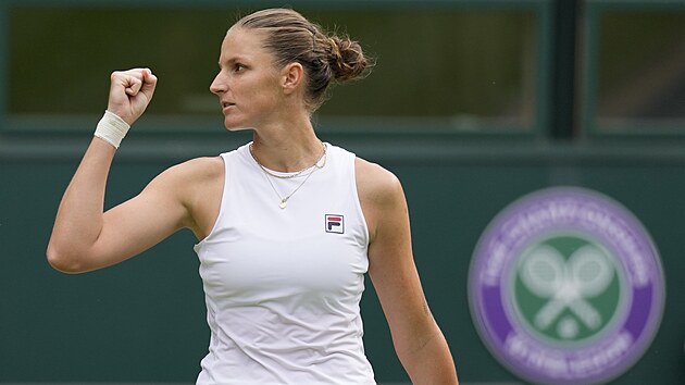 Karolína Plíšková se hecuje v semifinále Wimbledonu.