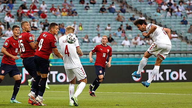 Thomas Delaney (Dánsko) dává gól ve tvrtfinále Eura proti esku.