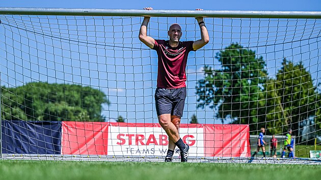 Bval reprezentan tonk Jan Koller na trninku Livesport fotbalov koly...