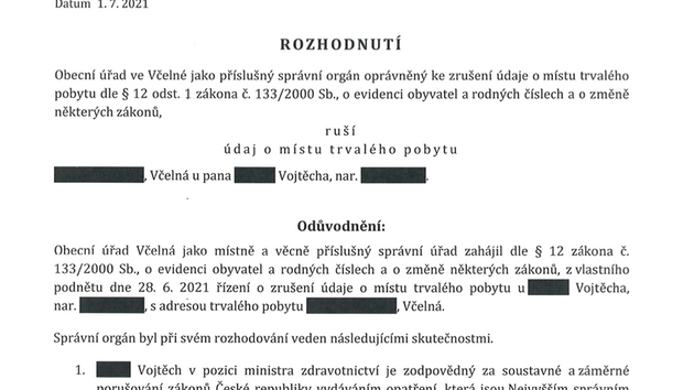 Dokument, ve kterém se referent obecního úřadu rozhodl zrušit trvalý pobyt Adamu Vojtěchovi.