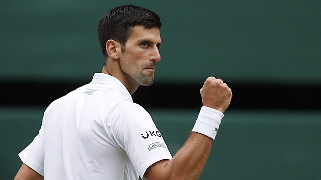 Novak Djokovi bhem semifinle Wimbledonu