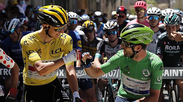 Mark Cavendish a Tadej Pogačar před startem dvanácté etapy Tour de France.