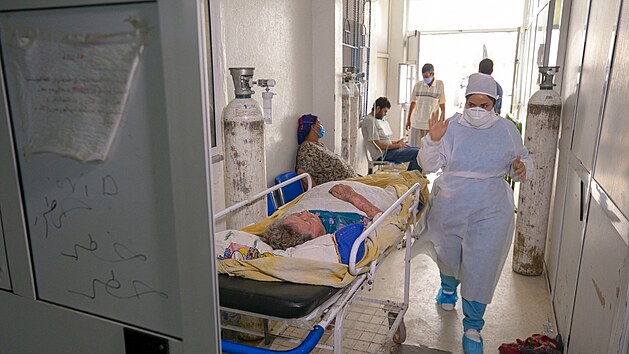 Tunisko se kvli koronaviru znovu uzavr. Nemocnice jsou na hran kapacit. Snmek pochz z msta Kajruvn. (30. ervna 2021)